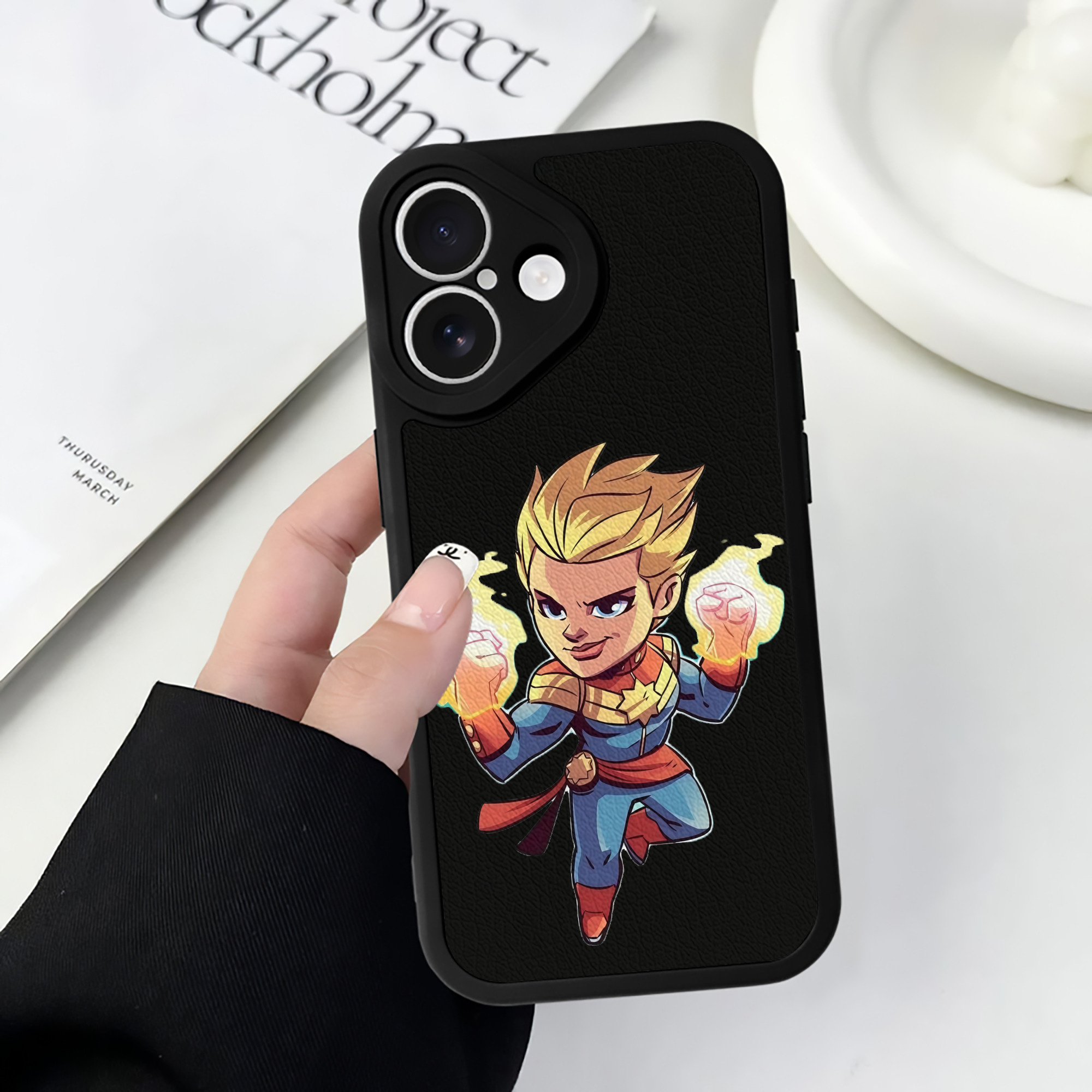 （画像用） アベンジャーズ The Avengers 【iPhone 16シリーズ対応】シリコンスマホケース（レザー調） 材質：シリコン
